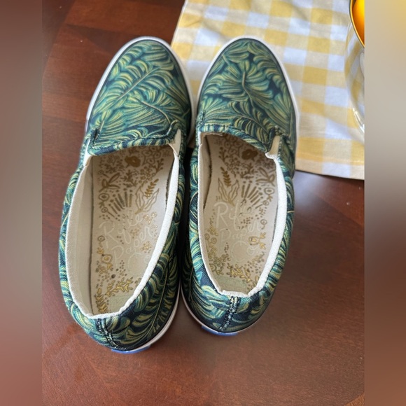 Rifle Paper Co x Keds Palm Leaf Pattern Slip-On Sneakers - Picture 5 of 6